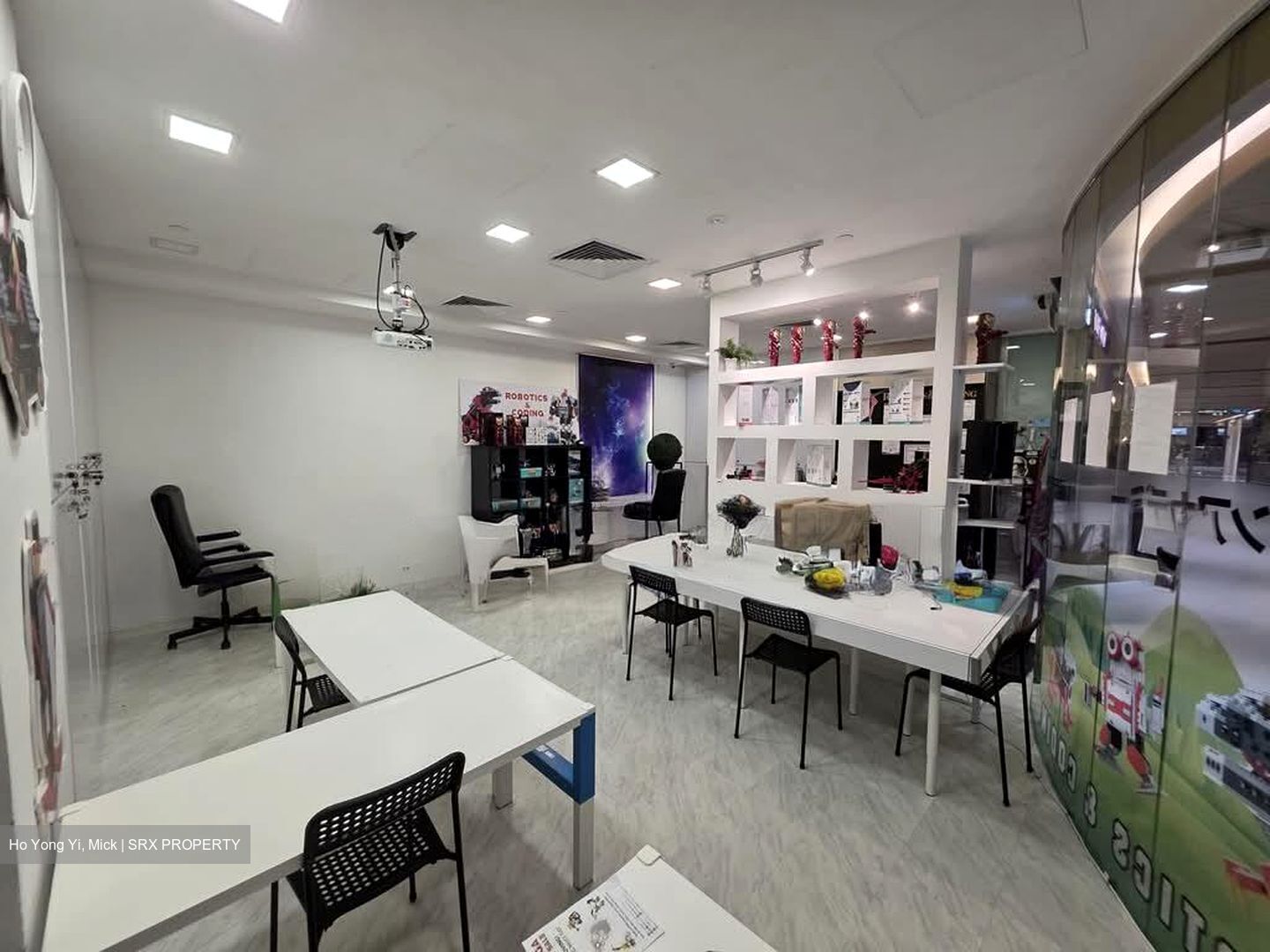 111 Somerset (D9), Retail #552505171